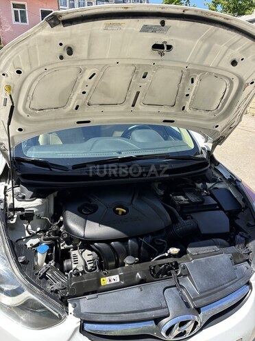 Hyundai Elantra-14