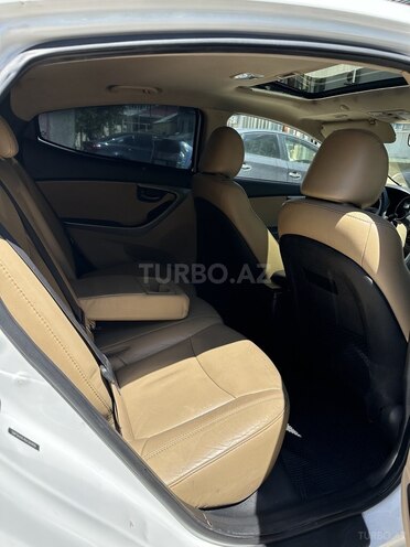 Hyundai Elantra-10