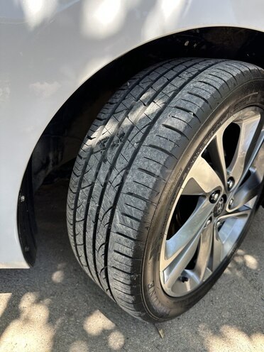 Hyundai Elantra-16