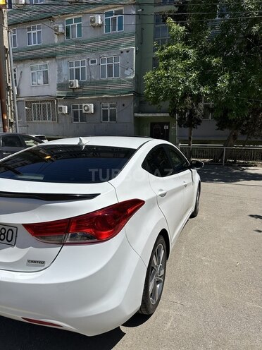 Hyundai Elantra-3