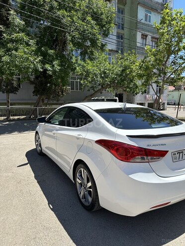 Hyundai Elantra-4
