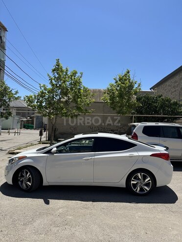 Hyundai Elantra-2