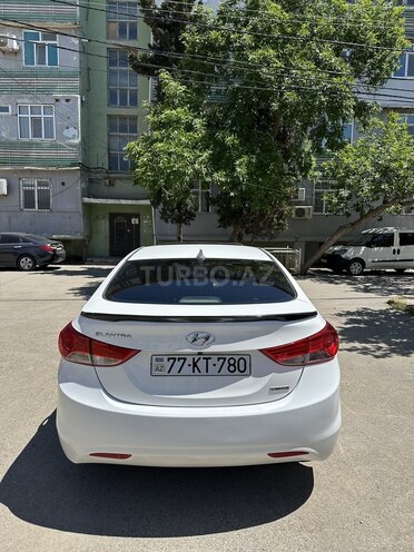 Hyundai Elantra-5