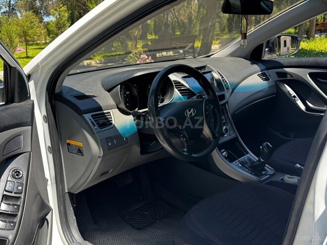 Hyundai Elantra-10