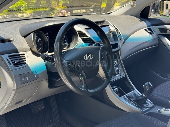 Hyundai Elantra-8
