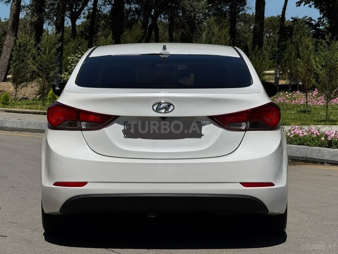 Hyundai Elantra-6