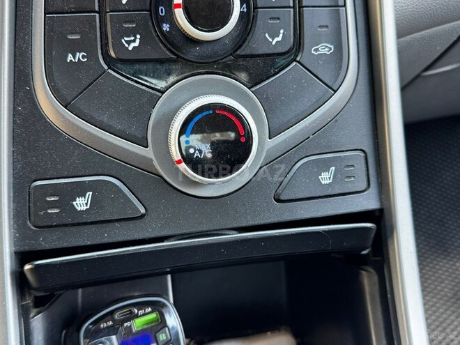 Hyundai Elantra-9
