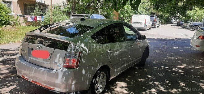 Toyota Prius-12