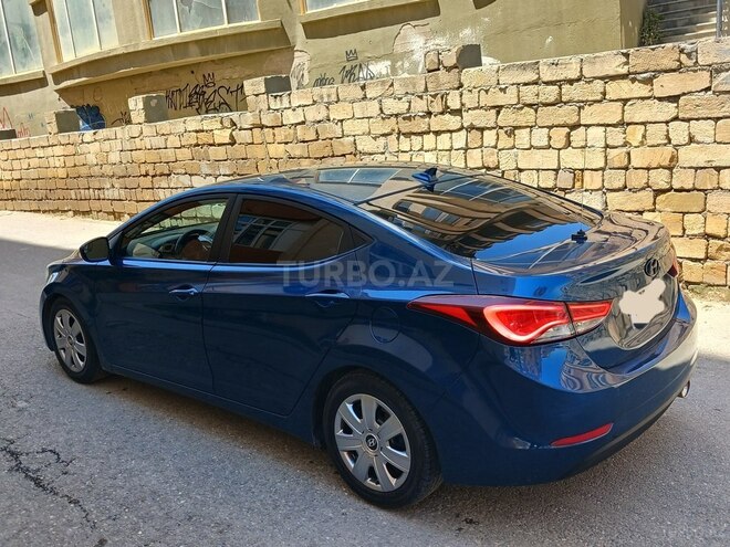 Hyundai Elantra-12