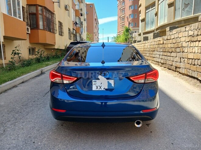 Hyundai Elantra-2
