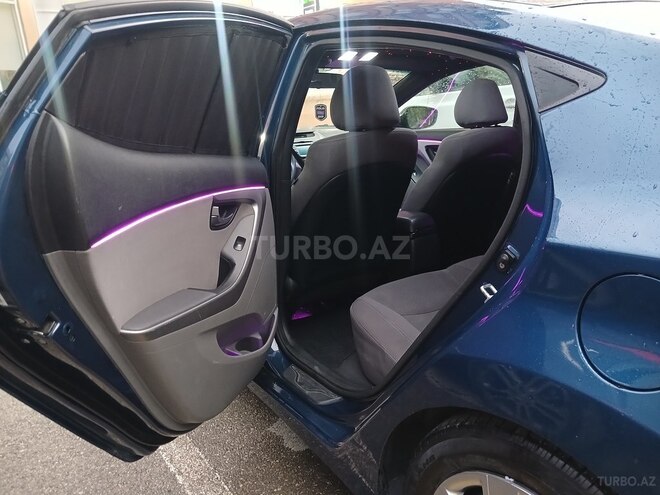 Hyundai Elantra-15