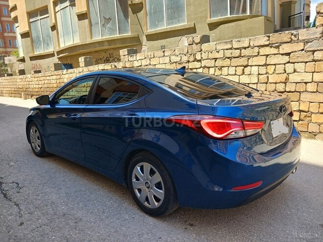 Hyundai Elantra-8