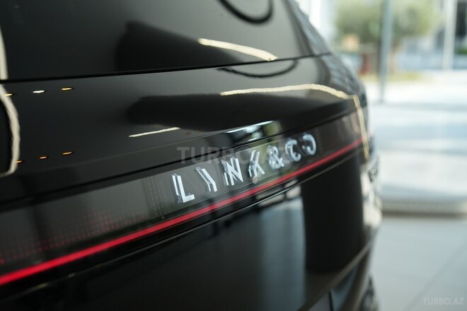 Lynk & Co 900-8