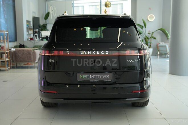 Lynk & Co 900-4