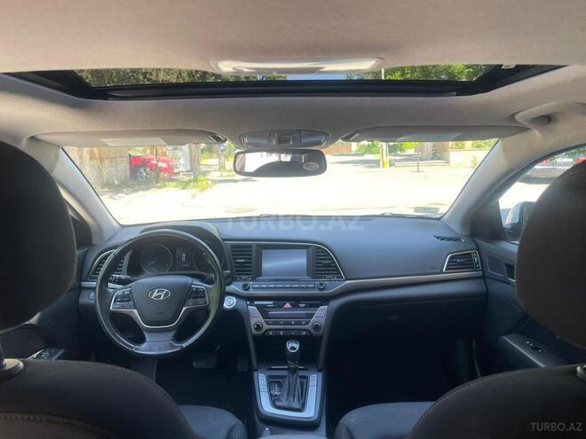 Hyundai Elantra-12
