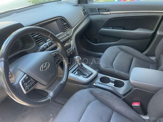 Hyundai Elantra-14