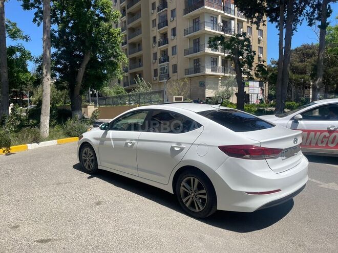 Hyundai Elantra-5