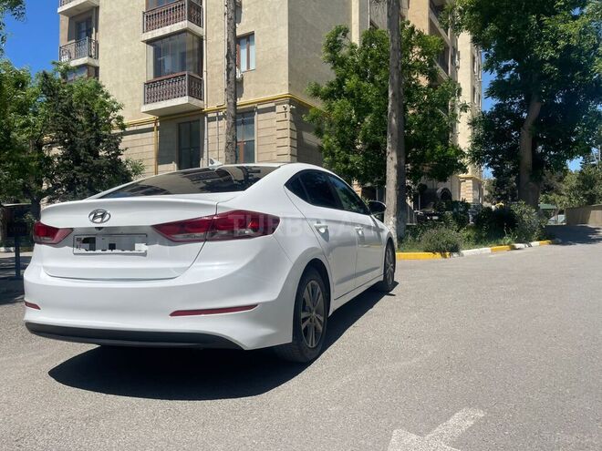 Hyundai Elantra-10