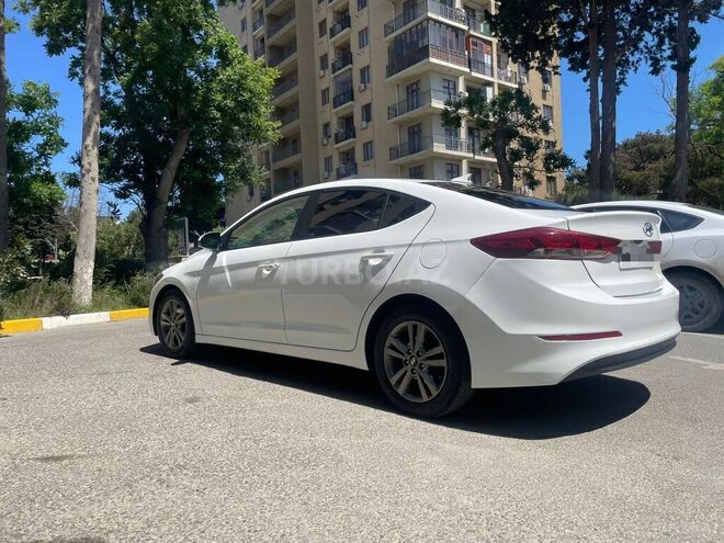 Hyundai Elantra-8
