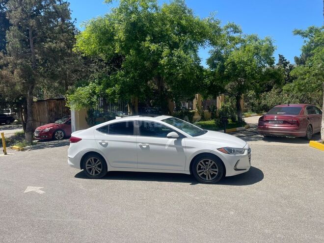 Hyundai Elantra-6
