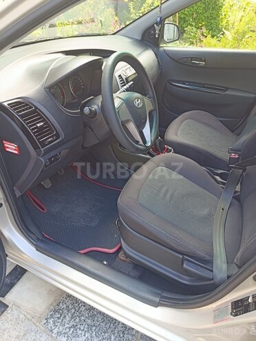 Hyundai i20-12