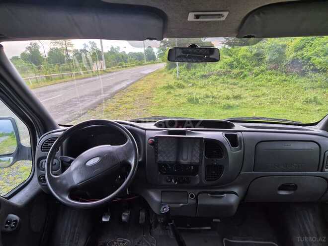 Ford Transit-9