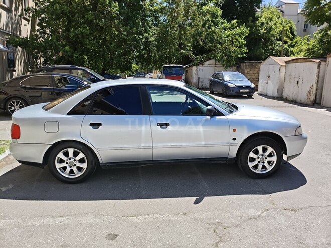 Audi A4-4