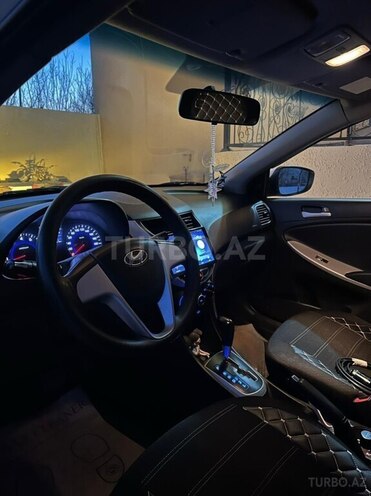 Hyundai Accent-4
