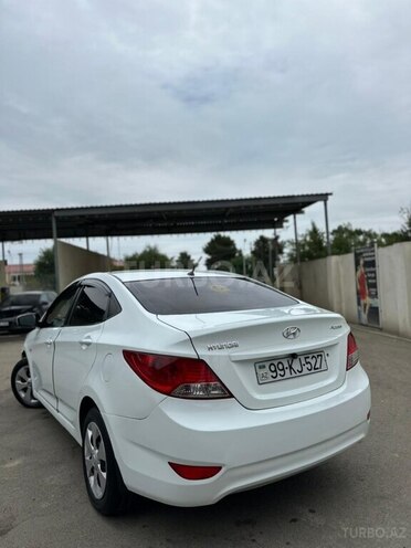 Hyundai Accent-3