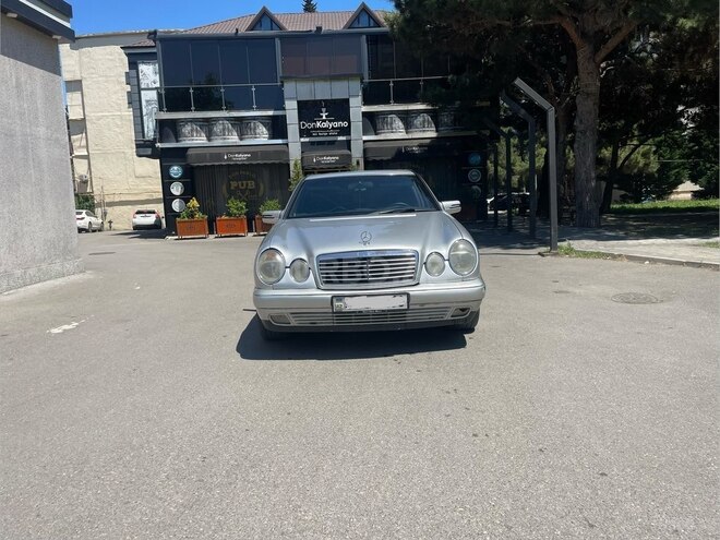 Mercedes E 240-21