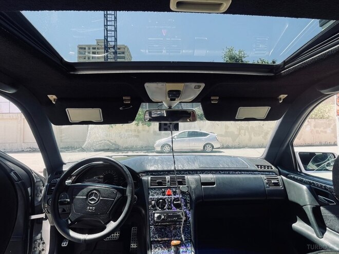Mercedes E 240-5