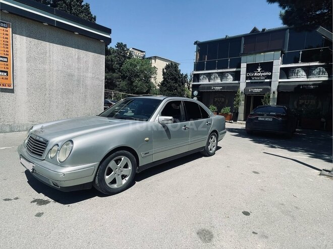 Mercedes E 240-8