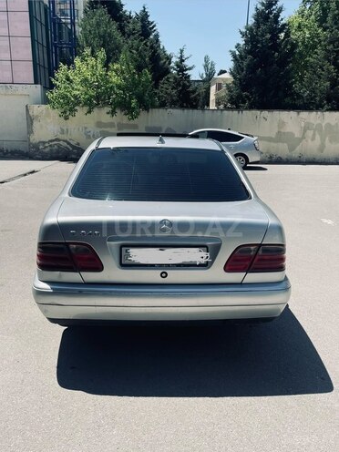 Mercedes E 240-13