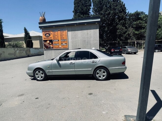 Mercedes E 240-10