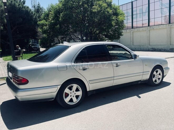 Mercedes E 240-16