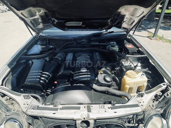 Mercedes E 240-2