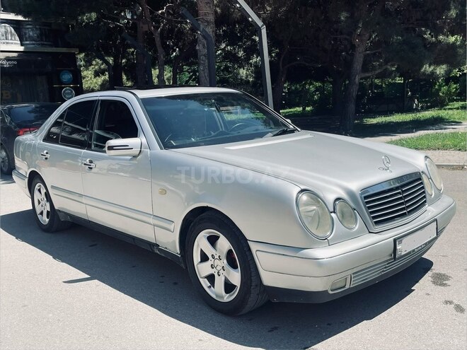Mercedes E 240-19