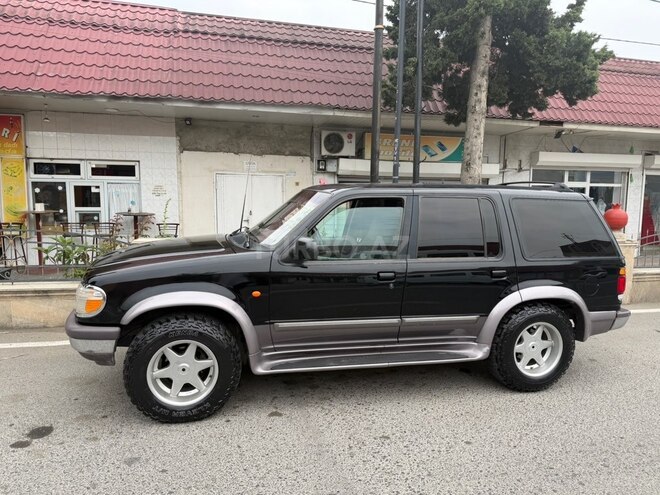 Ford Explorer-8