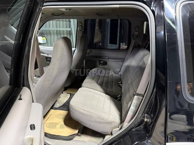 Ford Explorer-12