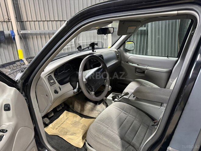 Ford Explorer-9