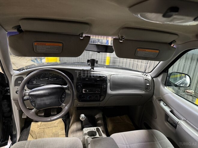 Ford Explorer-10