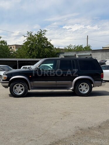 Ford Explorer-4