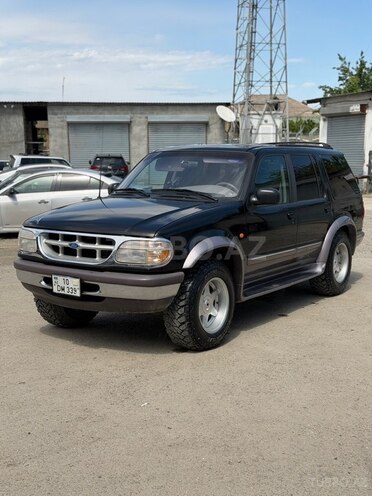 Ford Explorer-1