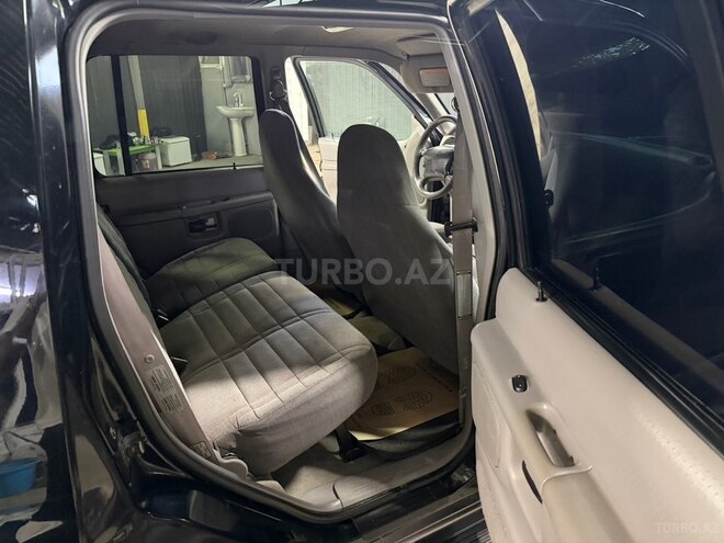 Ford Explorer-11