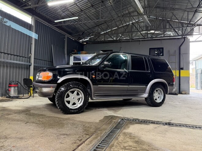 Ford Explorer-2