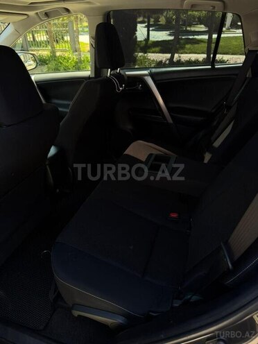 Toyota RAV4-8