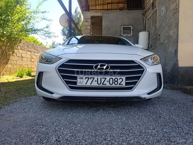 Hyundai Elantra-1