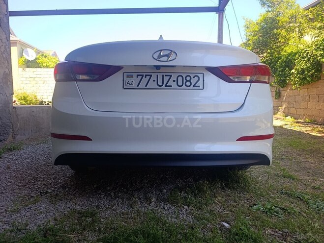 Hyundai Elantra-4