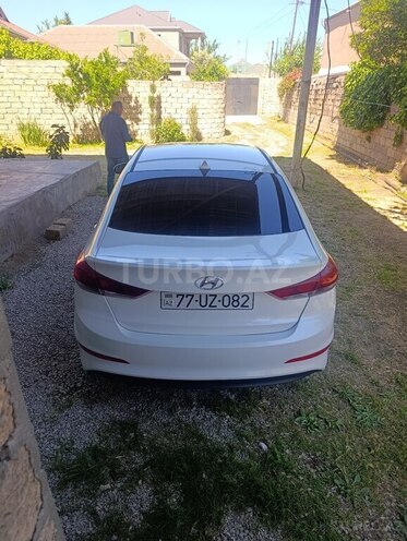 Hyundai Elantra-3