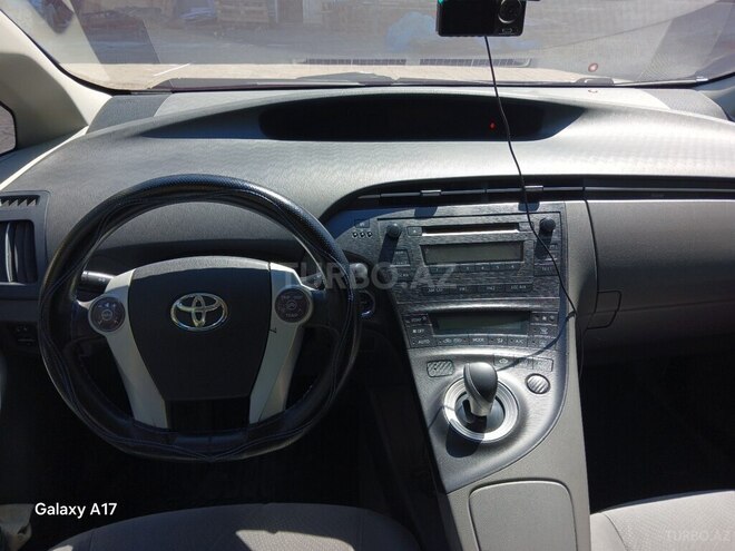 Toyota Prius-8